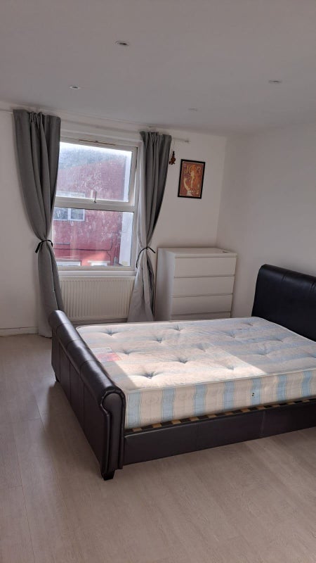 Room Mozart Street in City of Westminster