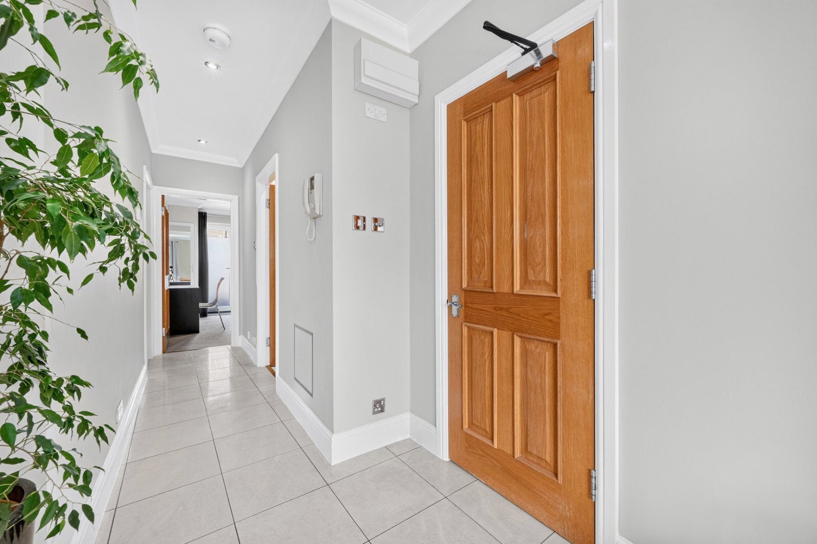 Flat Prince of Wales Terrace in Greater London