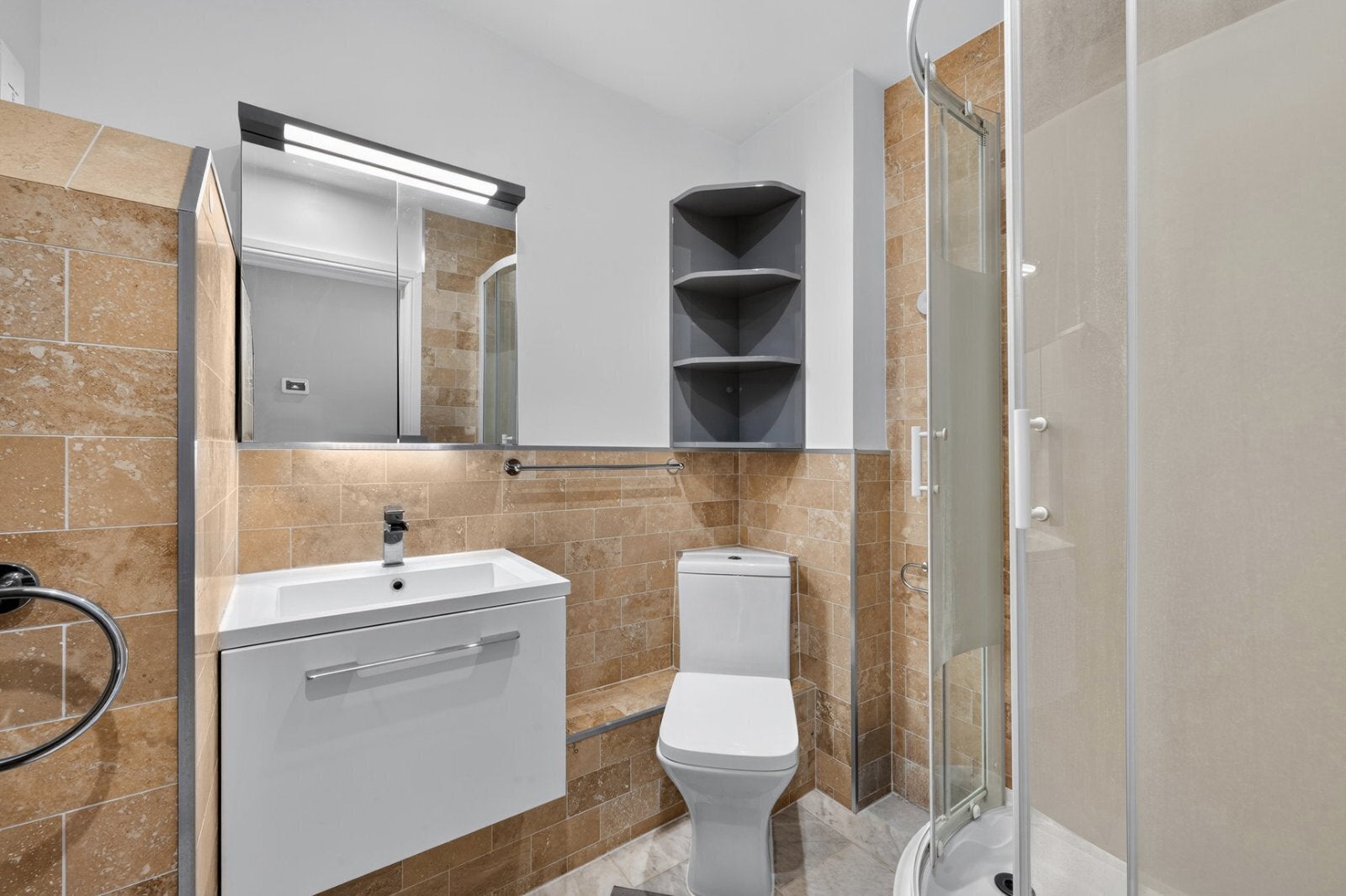 Flat Prince of Wales Terrace in Greater London