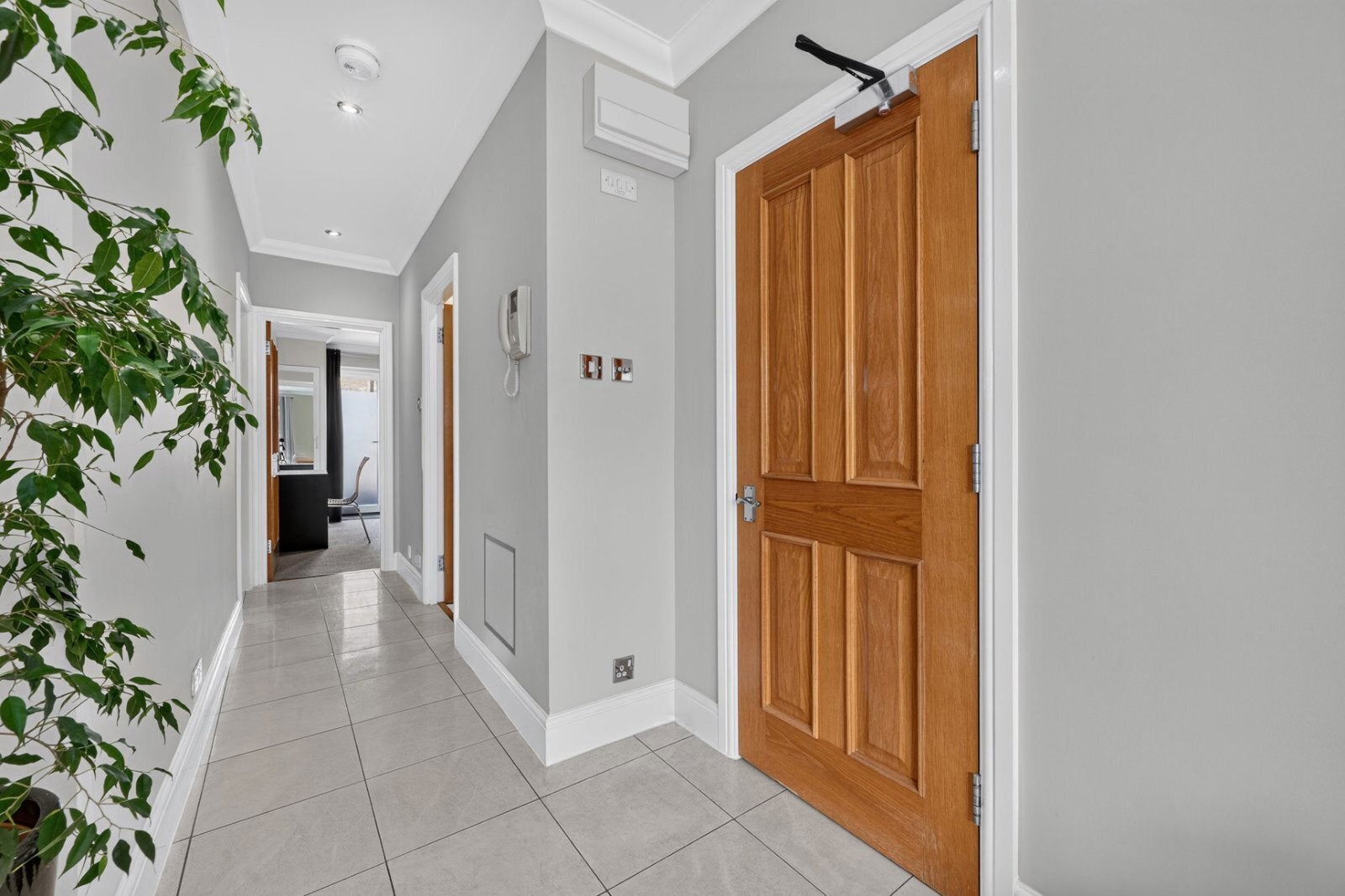 Flat Prince of Wales Terrace in Greater London