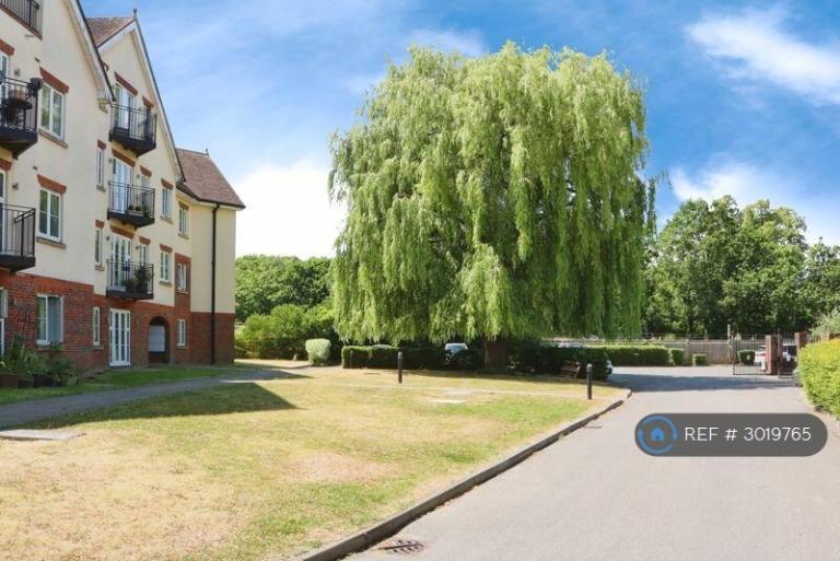 Flat Datchet Road in Slough
