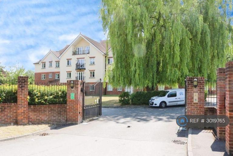 Flat Datchet Road in Slough
