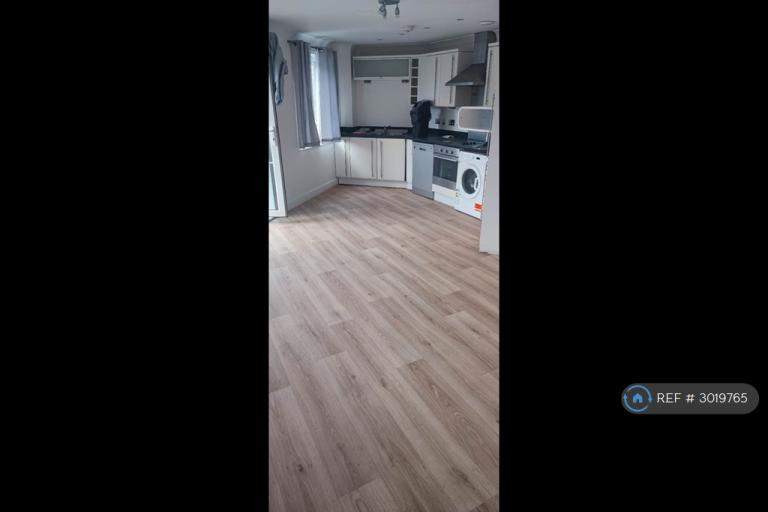 Flat Datchet Road in Slough