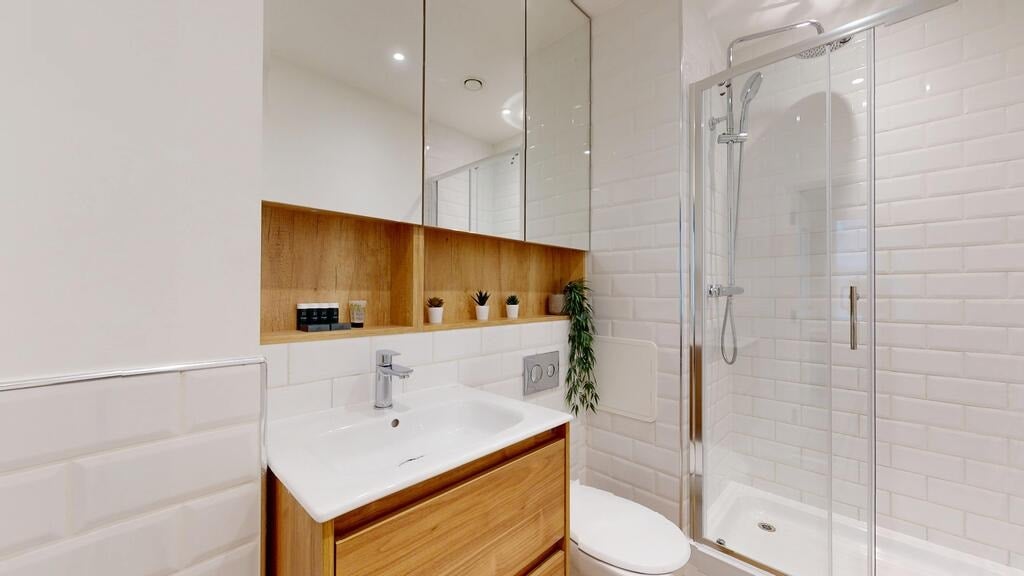 Flat Draycott Avenue in Greater London
