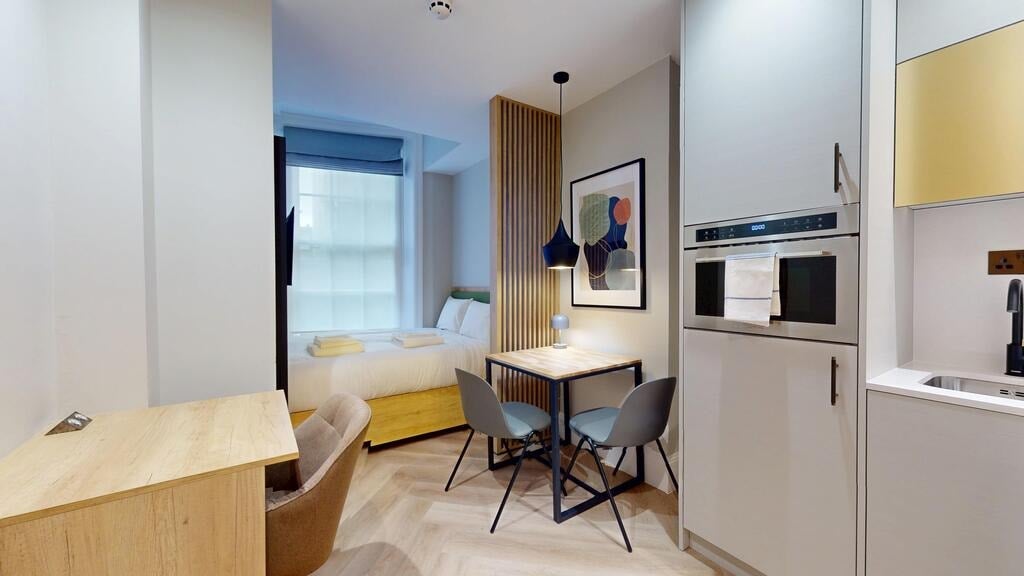 Flat Draycott Avenue in Greater London