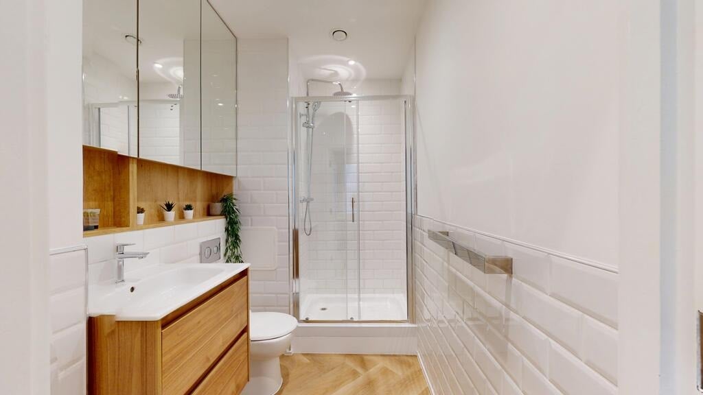 Flat Draycott Avenue in Greater London
