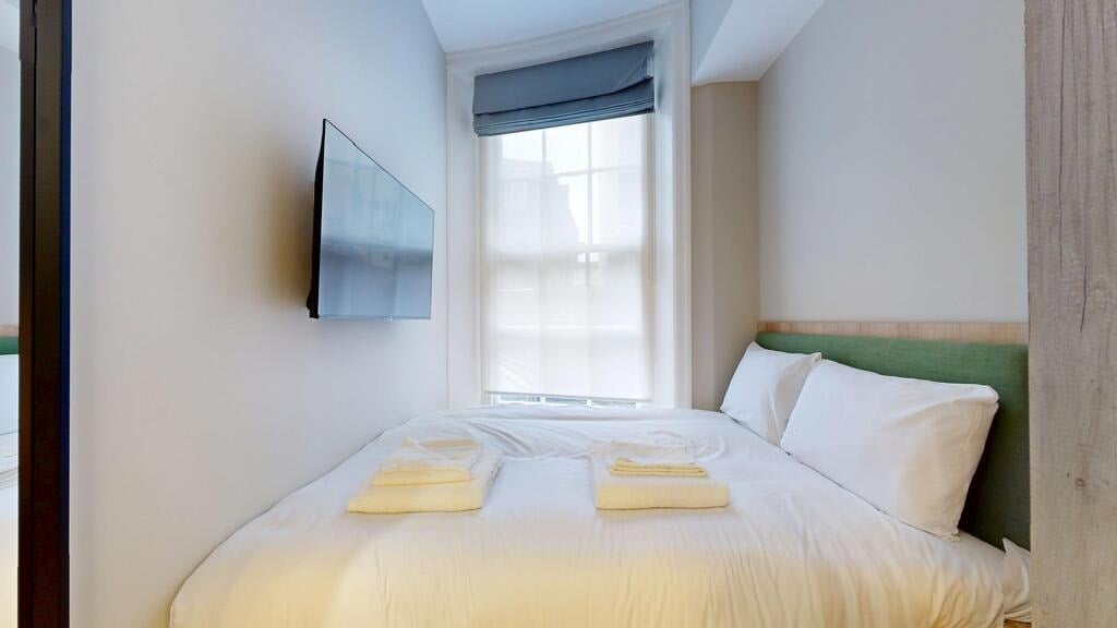 Flat Draycott Avenue in Greater London