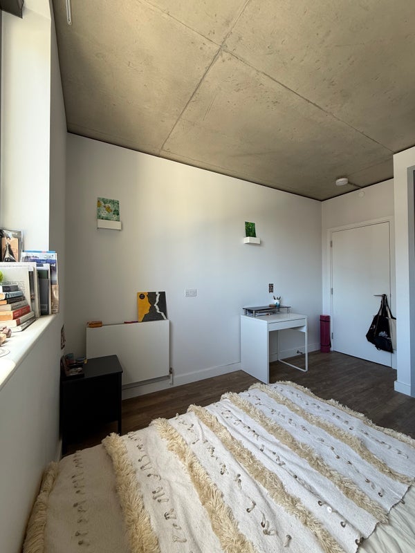 Room Wellers Way in Greater London