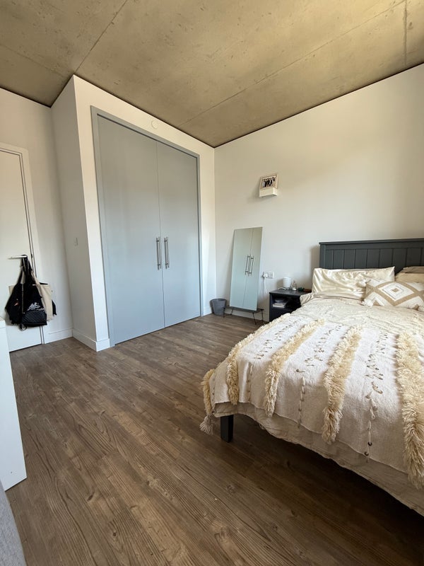 Room Wellers Way in Greater London