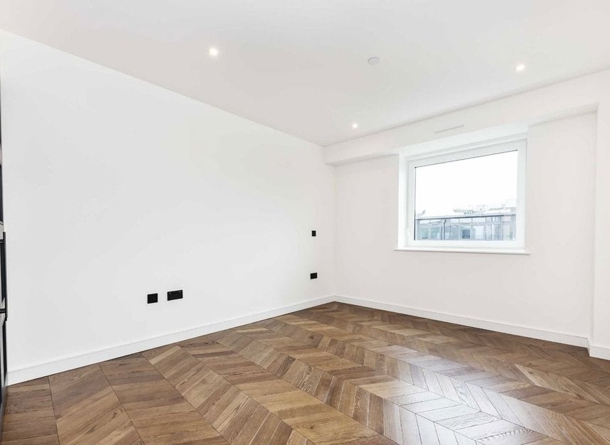 Flat Wheatfield Way in Greater London