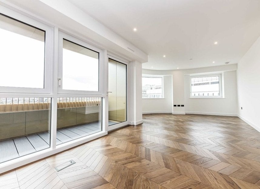 Flat Wheatfield Way in Greater London