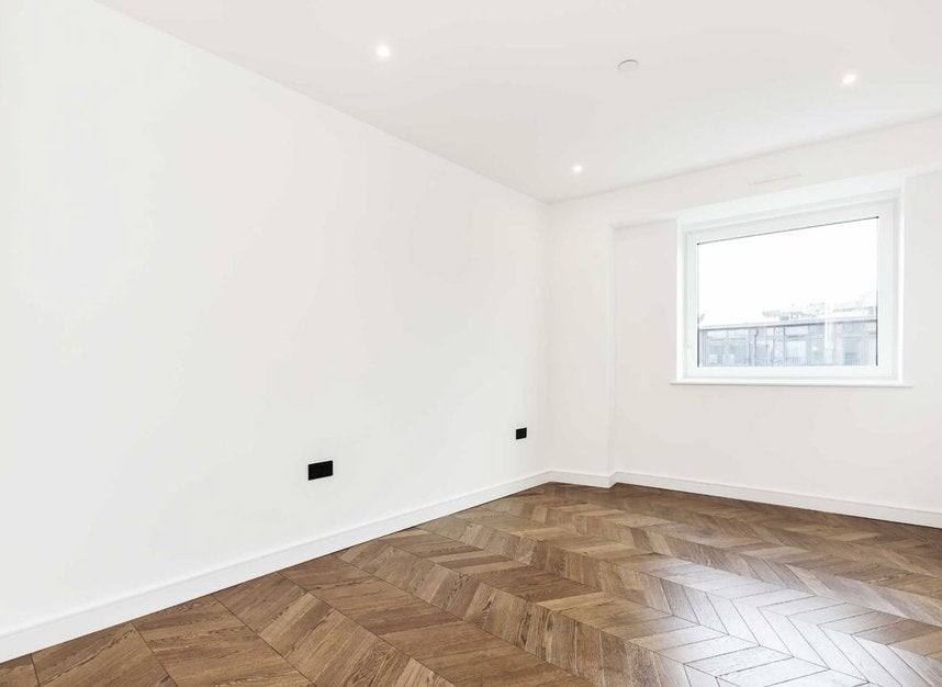 Flat Wheatfield Way in Greater London