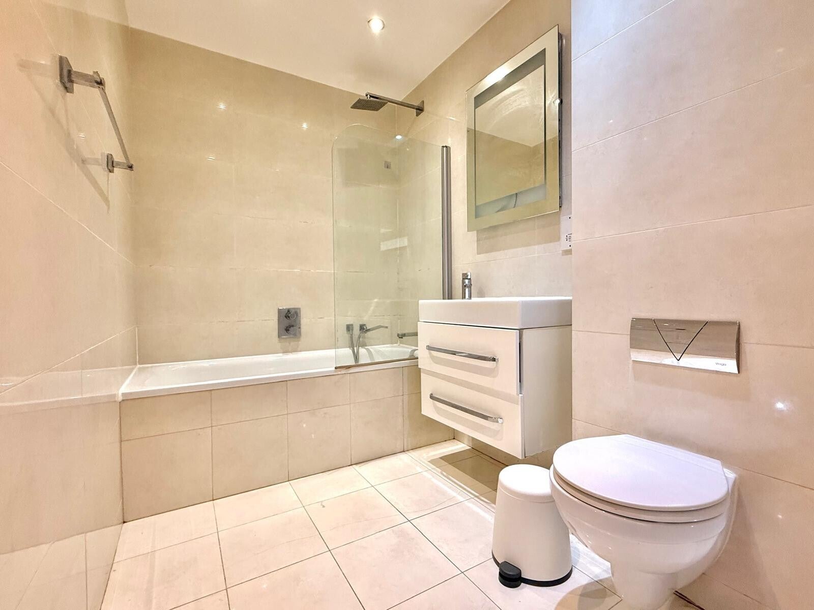 Flat Widmore Road in Greater London