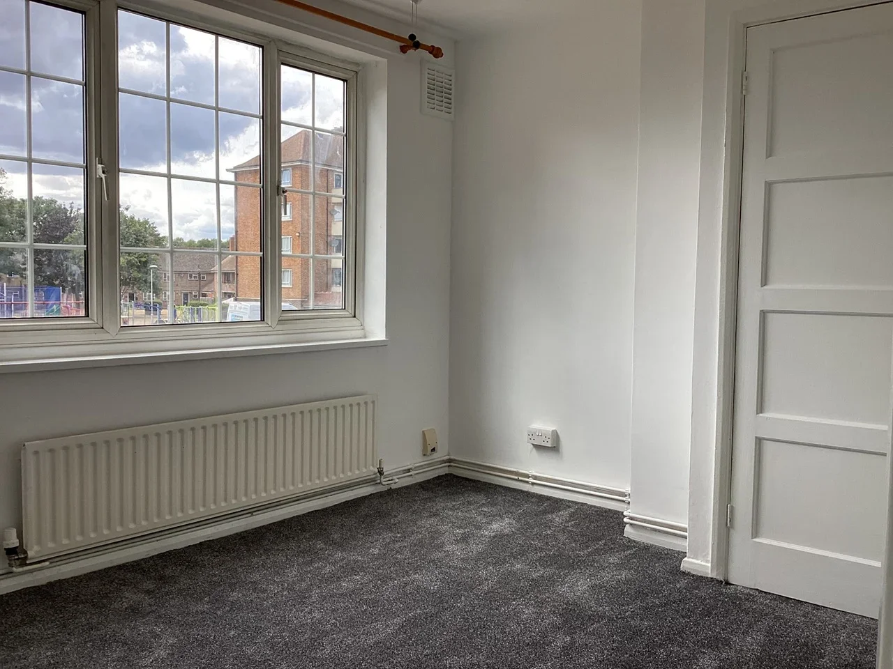 Flat Feltham Road in Greater London