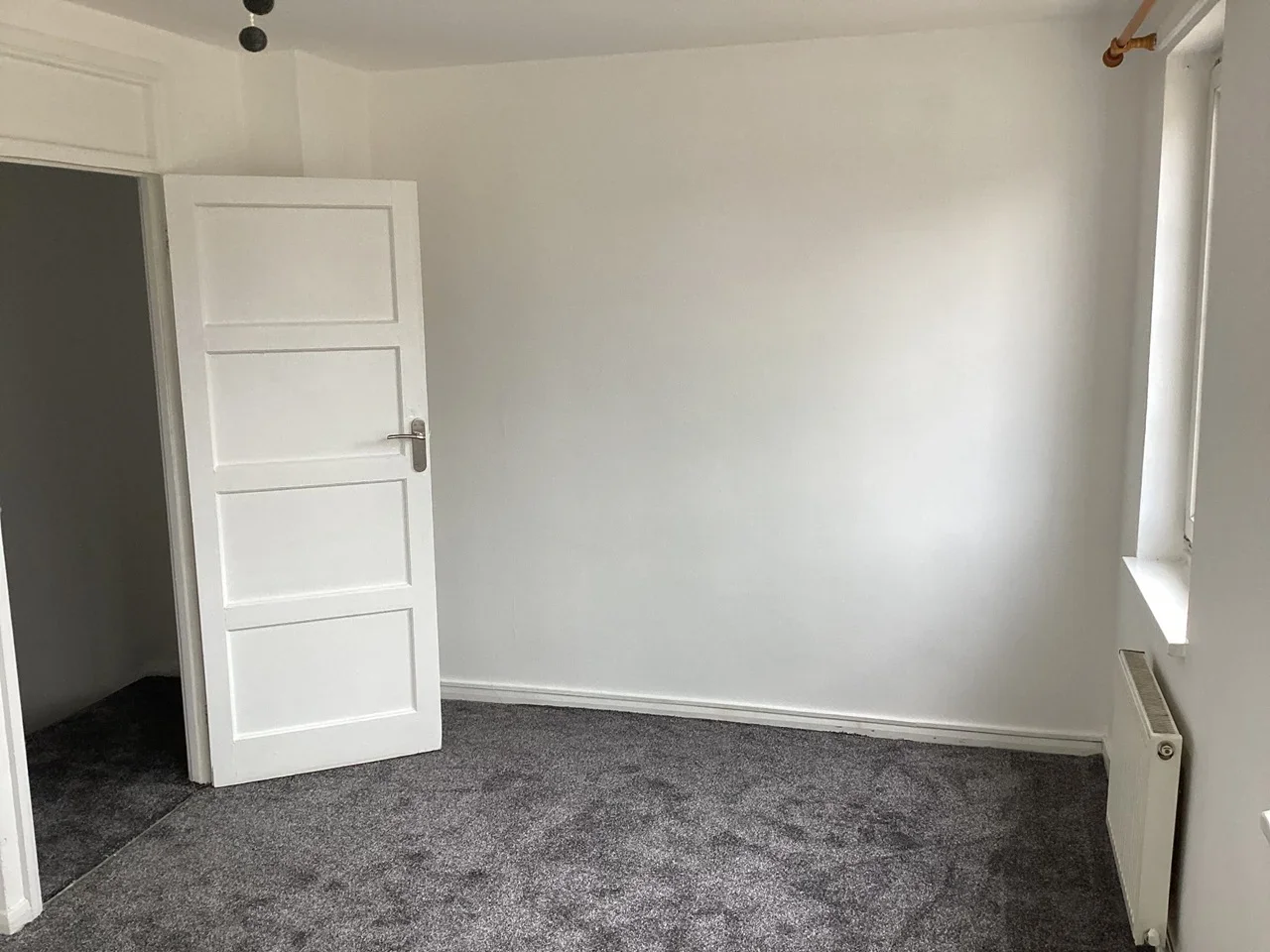 Flat Feltham Road in Greater London