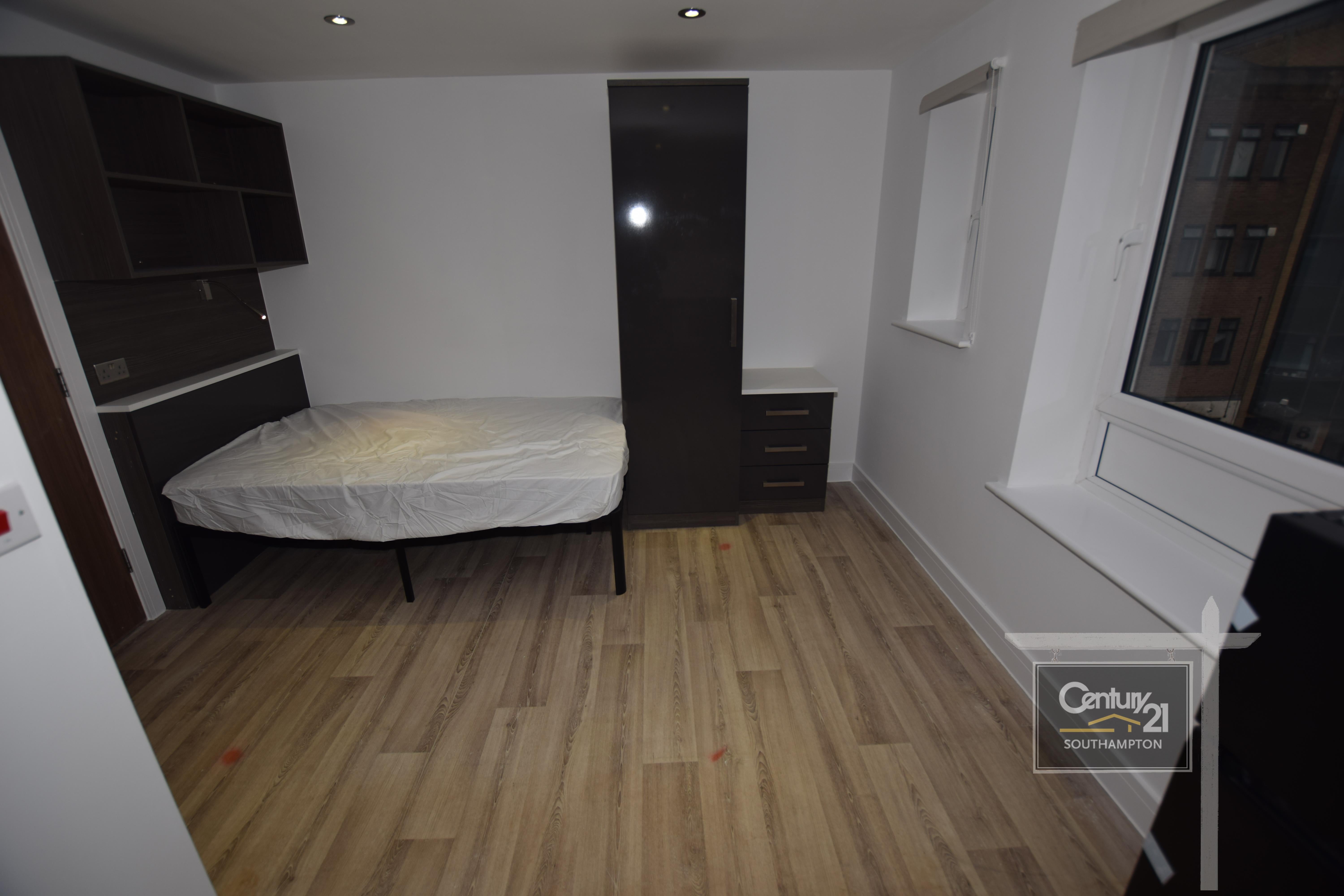 Flat Carlton Place in Southampton