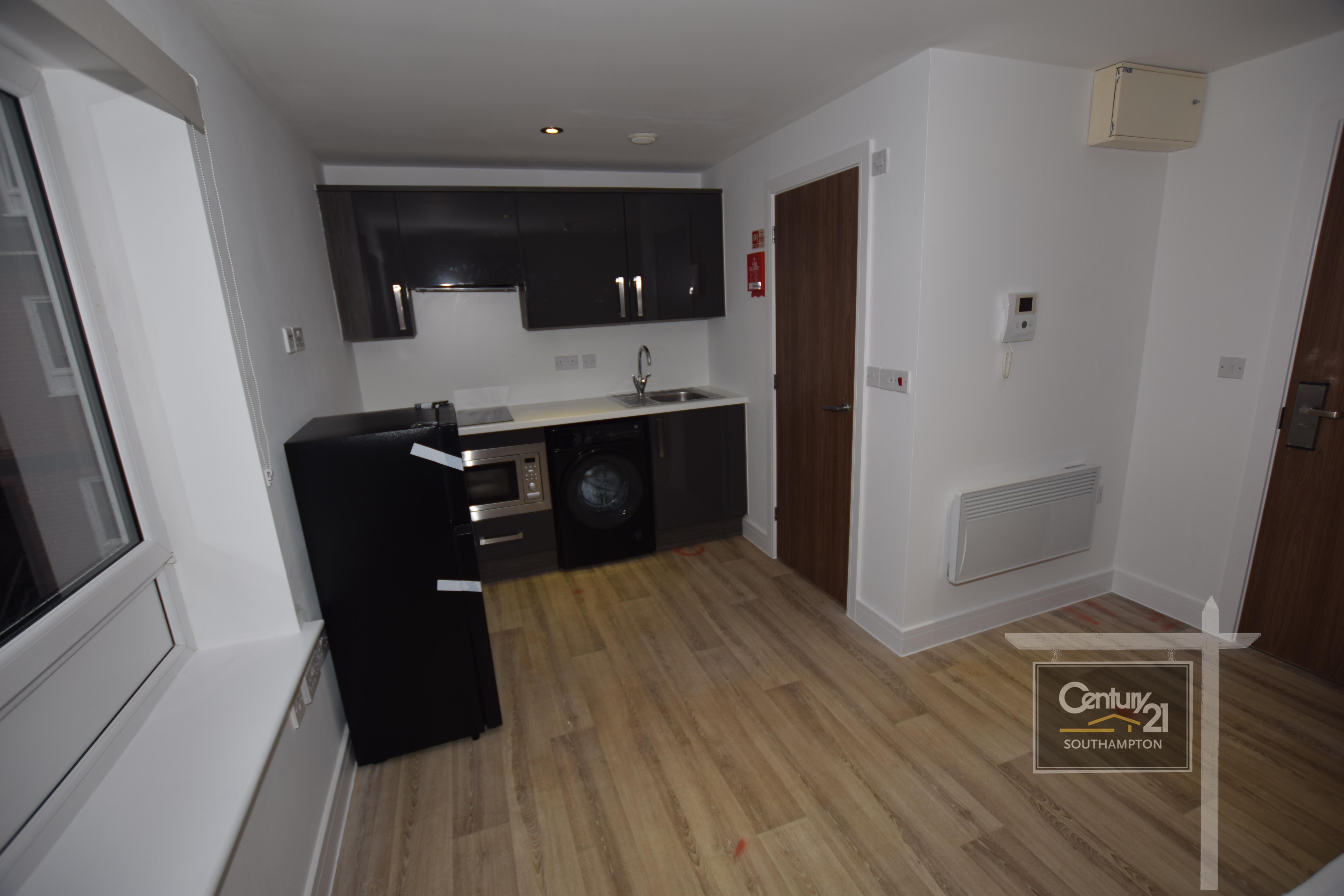 Flat Carlton Place in Southampton
