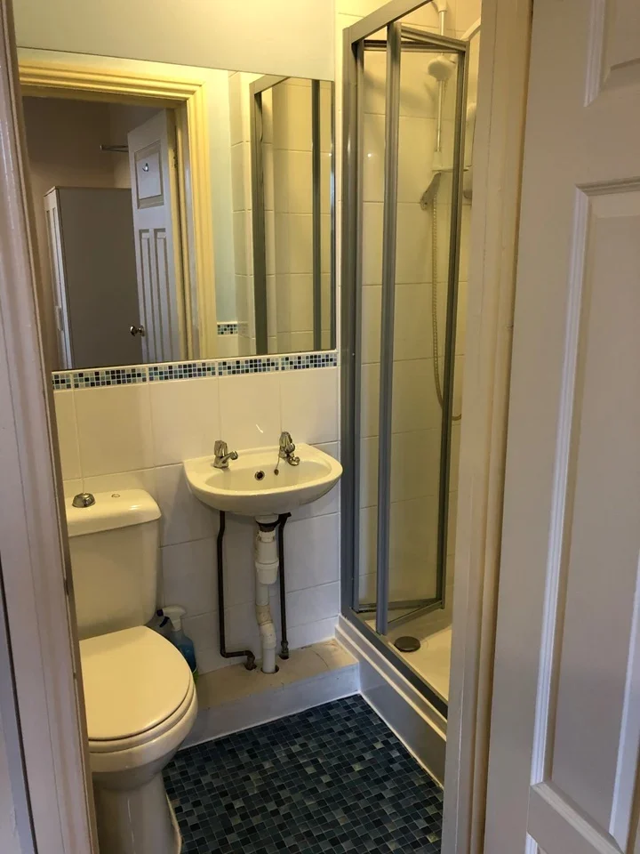 Room Poulton Street in Swindon