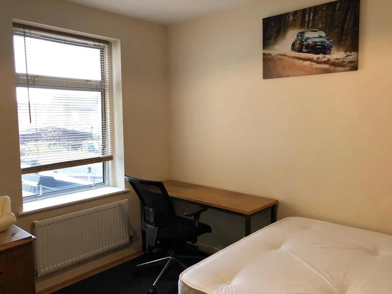 Room Poulton Street in Swindon