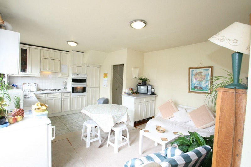 Room Hillcross Avenue in Greater London