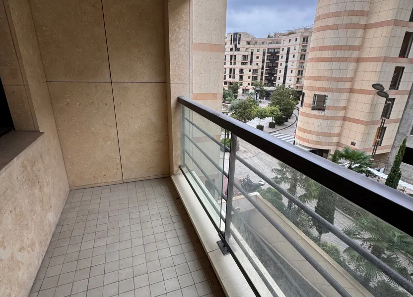Flat Avenue Georges Pompidou in Levallois-Perret