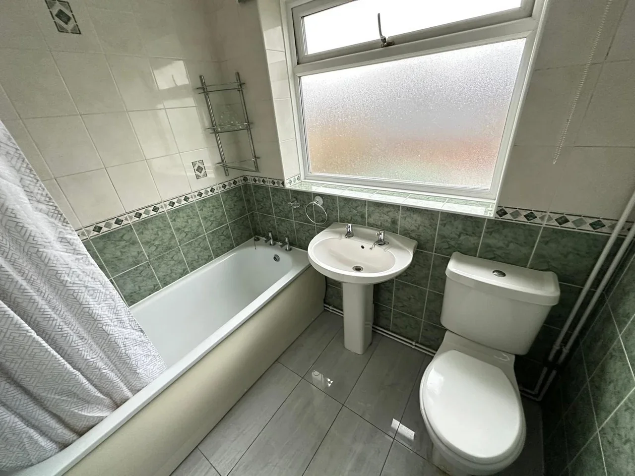 Room Clare Avenue in Chelmsford