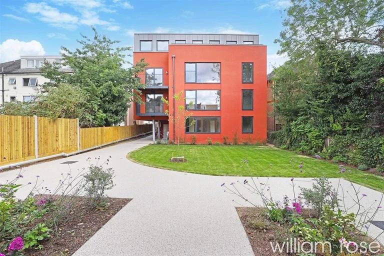 Flat Grove Hill in Greater London