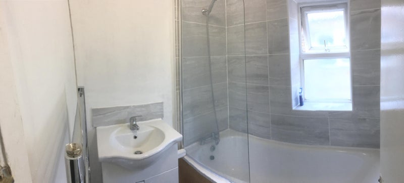 Room Colegrave Road in Greater London