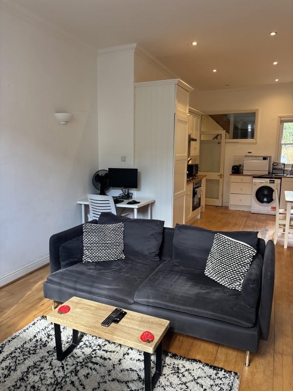 Room Lucien Road in Greater London