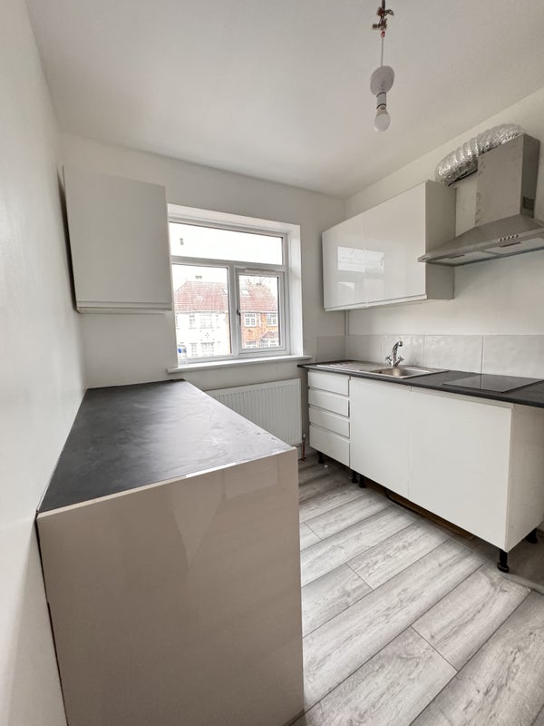 Room Wyld Way in Greater London