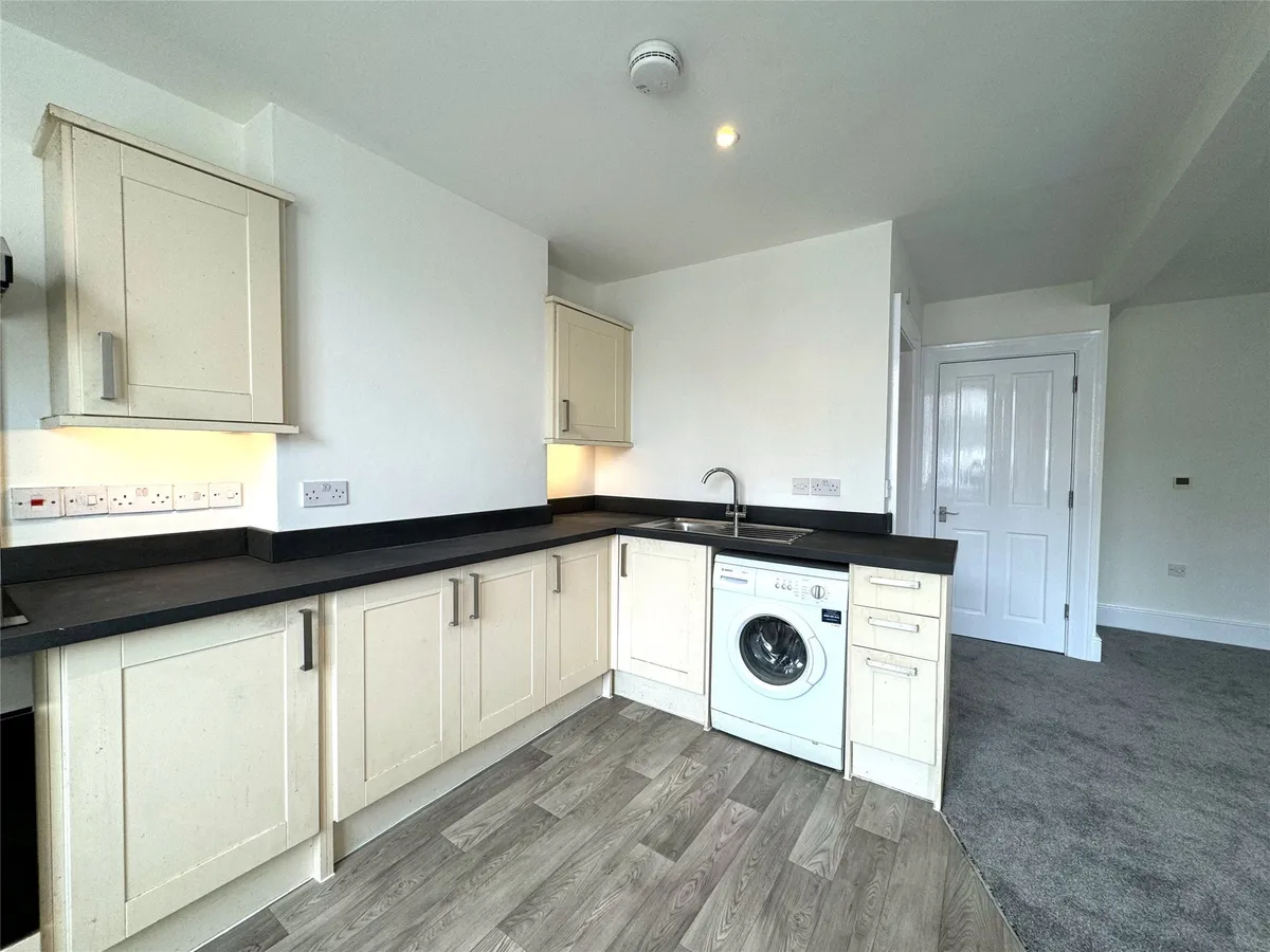 Flat South Street in Mole Valley