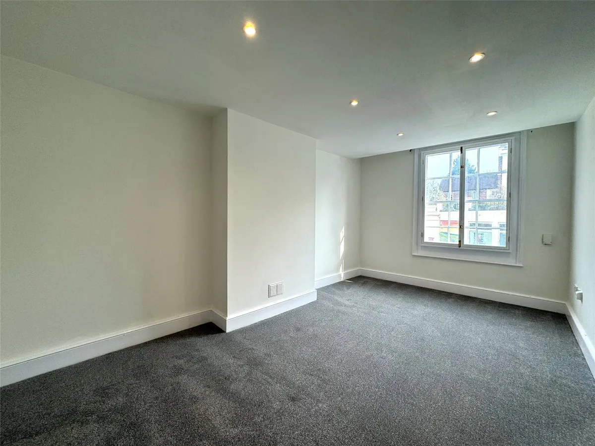 Flat South Street in Mole Valley