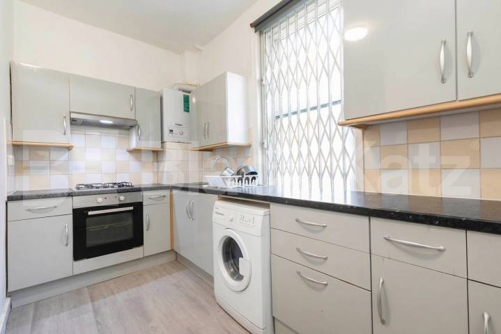 Flat Iverson Road in Greater London