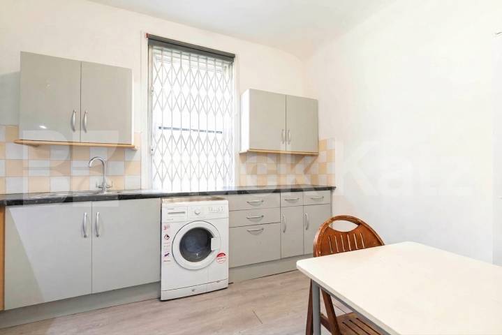 Flat Iverson Road in Greater London