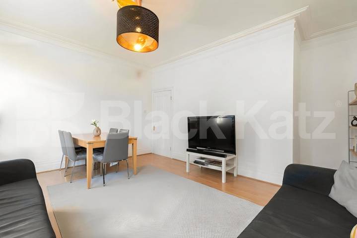 Flat Iverson Road in Greater London