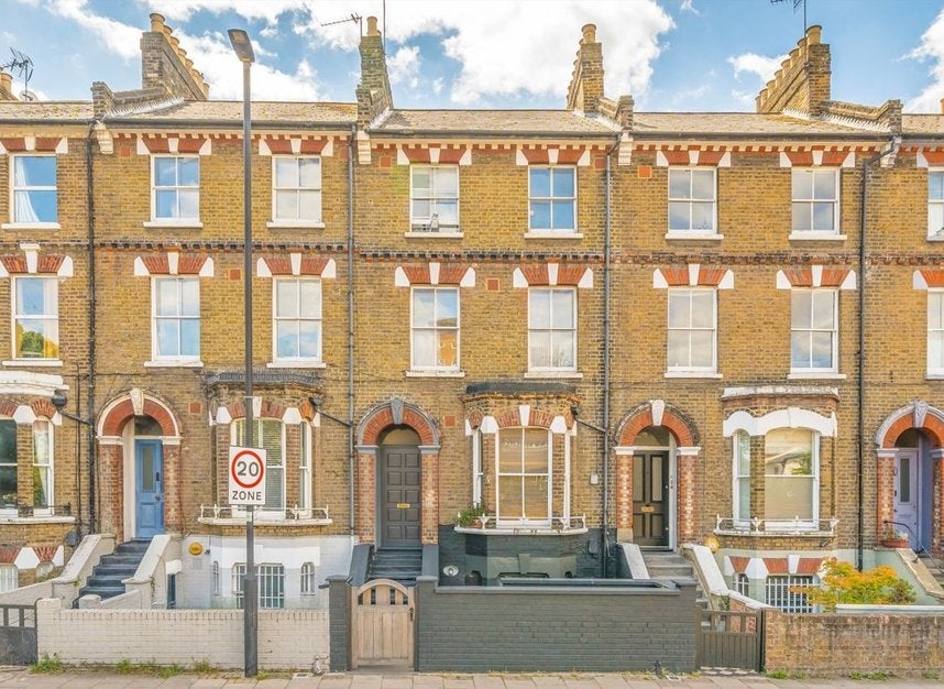 Flat Lansdowne Way in Greater London