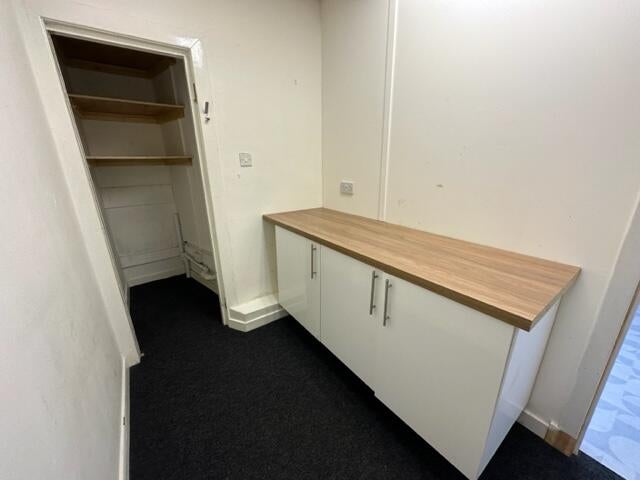 Room Cathcart Road in Glasgow