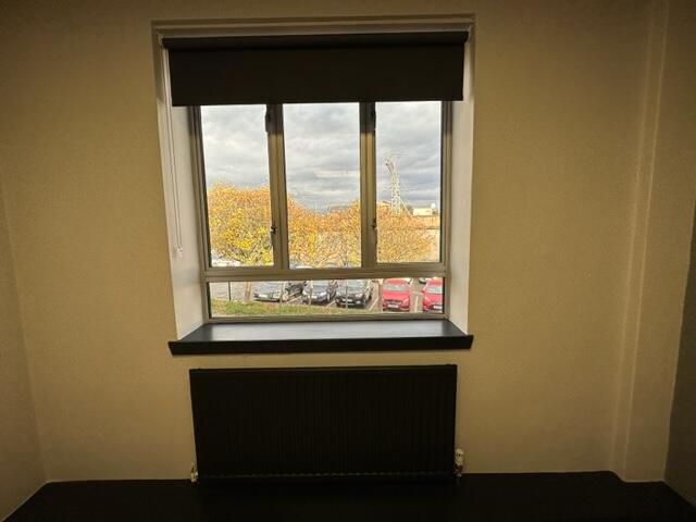 Room Cathcart Road in Glasgow