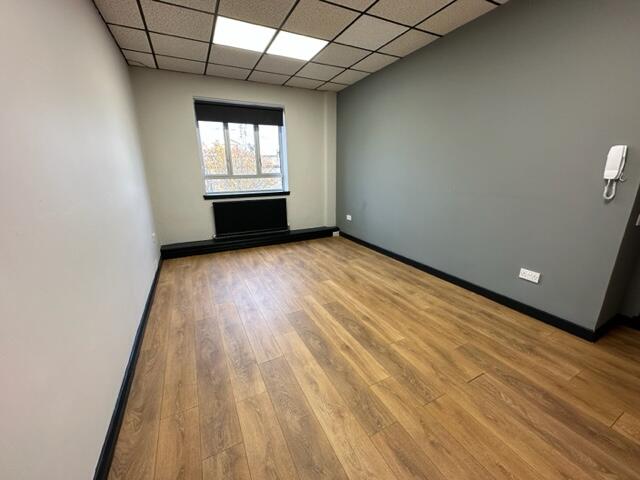Room Cathcart Road in Glasgow