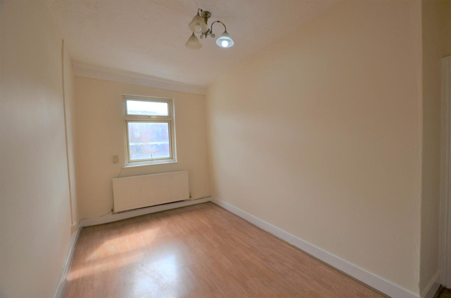 Flat Sterling Way in Greater London