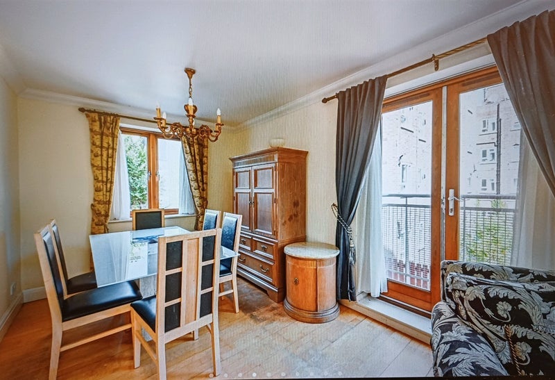 Room East Hill in Greater London