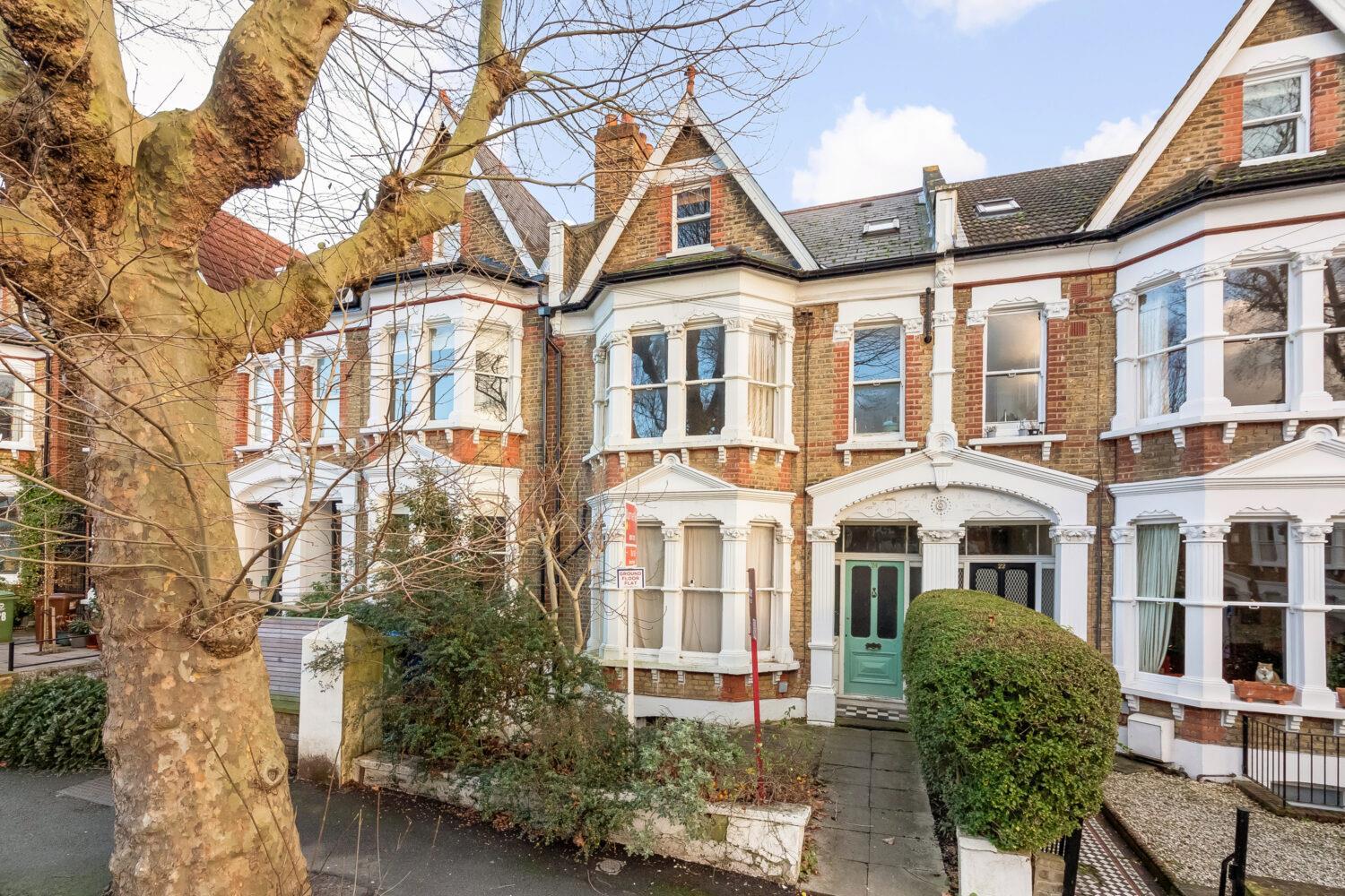 Flat Beckwith Road in Greater London