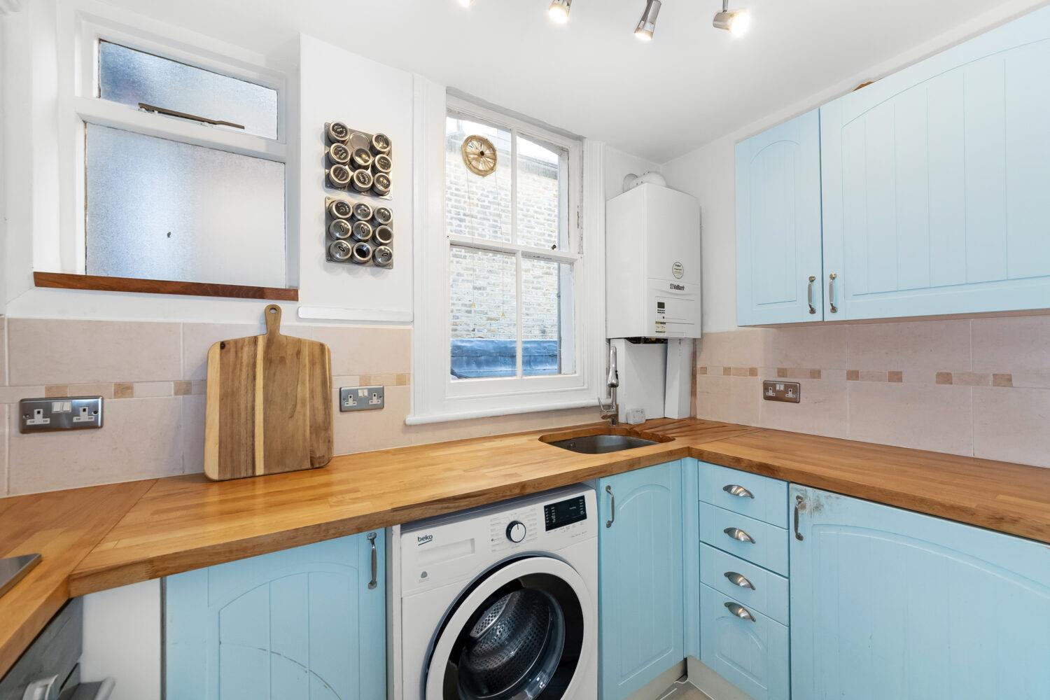 Flat Beckwith Road in Greater London