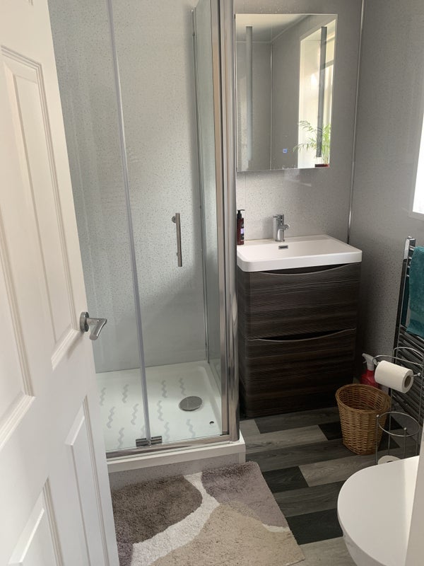 Room Broadstone Road in Bolton
