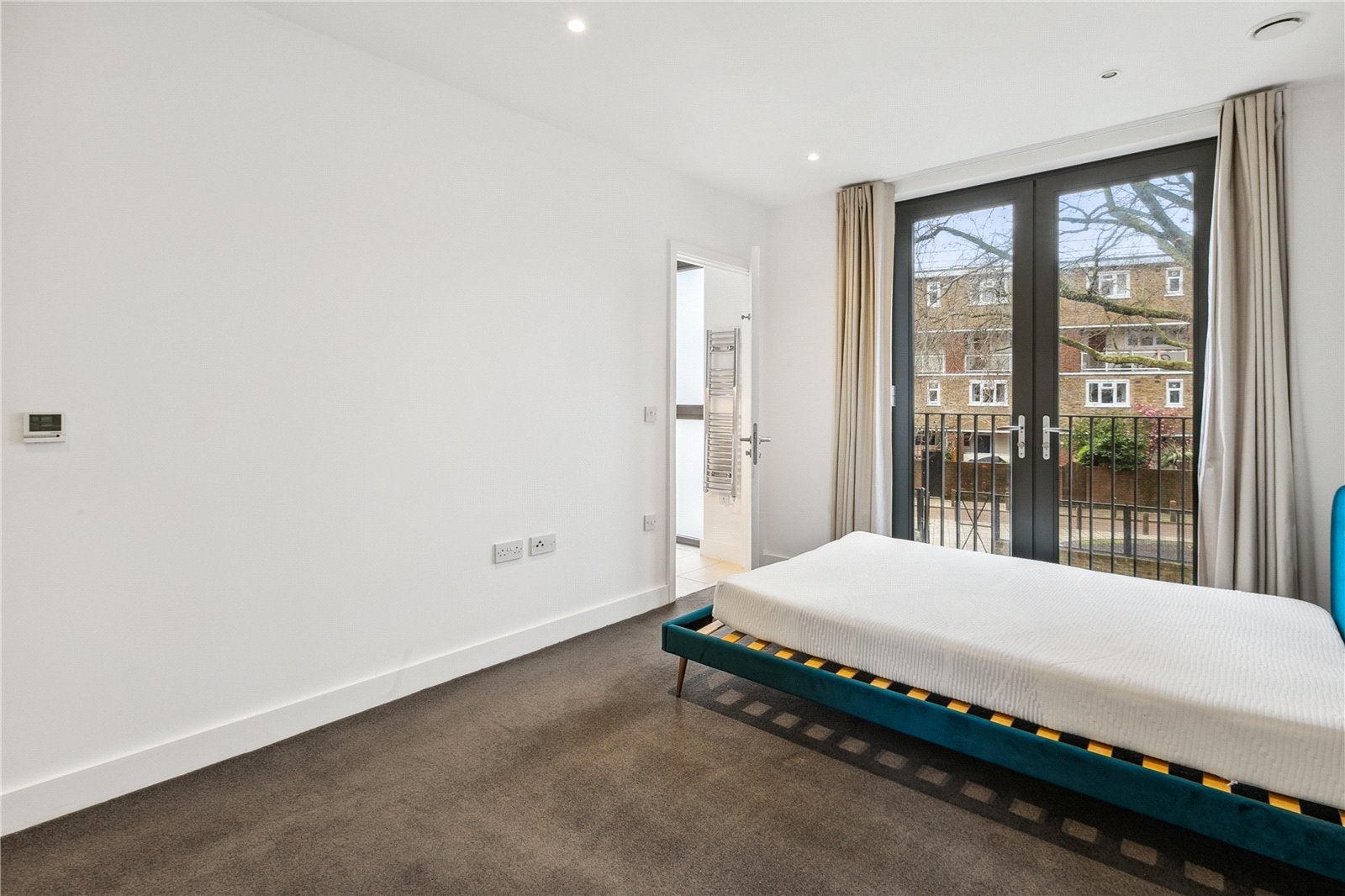 Flat Parkham Street in Greater London