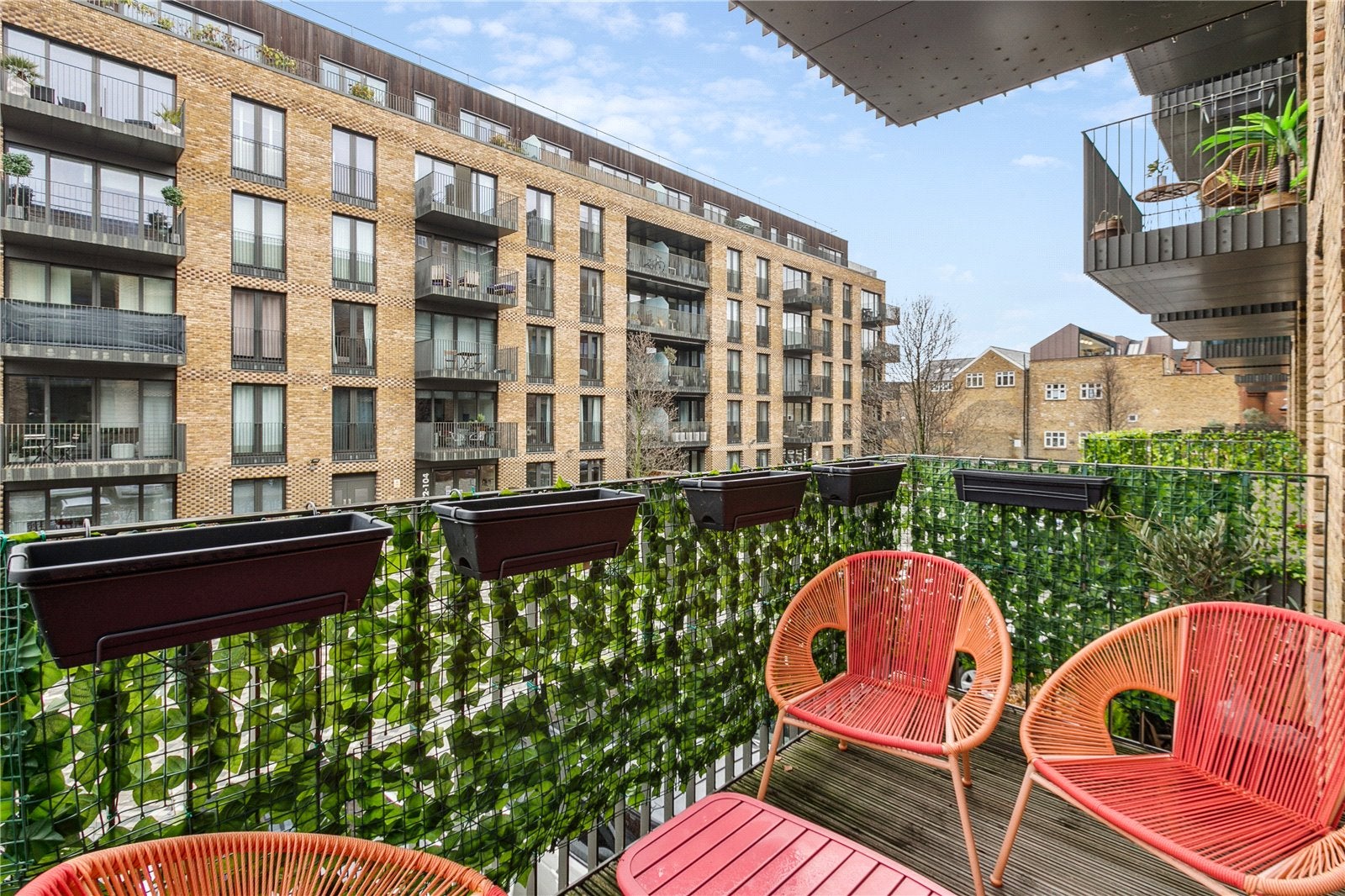 Flat Parkham Street in Greater London
