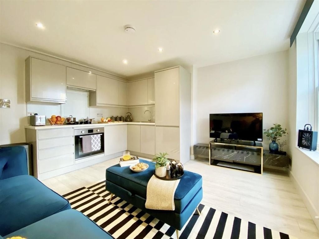 Flat George Row in Greater London