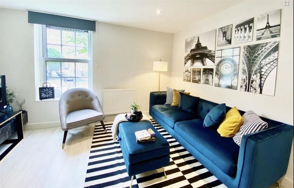 Flat George Row in Greater London