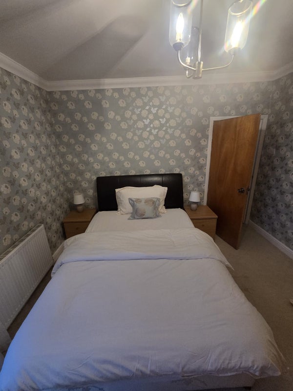 Room Gordon Road in Greater London