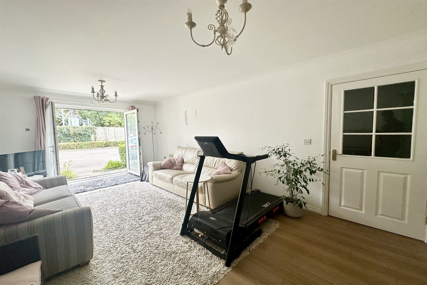 Flat Daux Road in Billingshurst